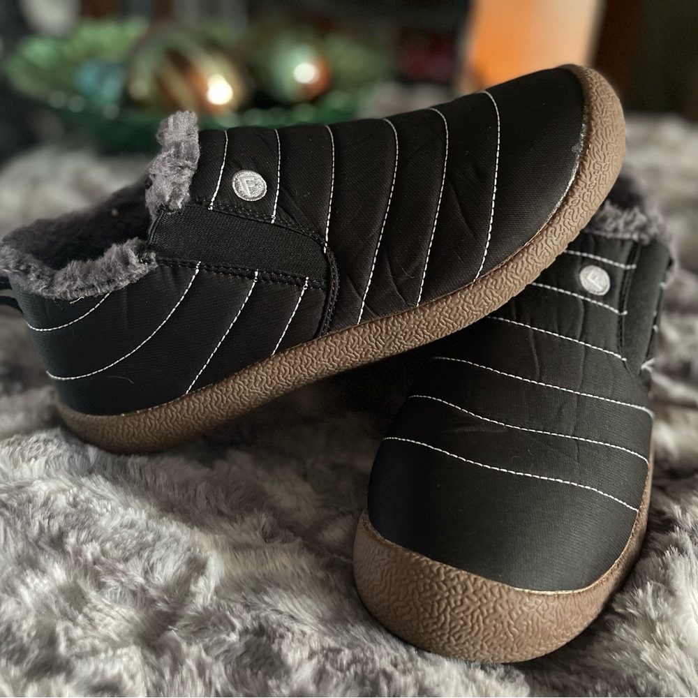 Black slip on waterproof shoes